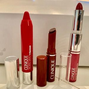 Clinique: Gloss/ lipstick, black Honey, chubby